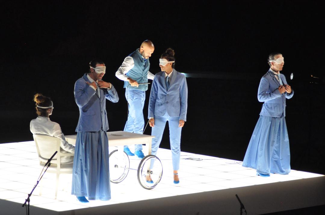 حين تتماهى المأساة الاغريقية مع راهن يساءل انسانيتنا..   "بروميثيوس والكنغر الأزرق" في افتتاح الدورة 57 لمهرجان الحمامات الدولي